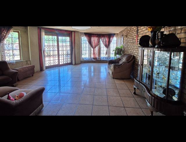 3 BEDROOM HOUSE FOR SALE IN BRENTHURST